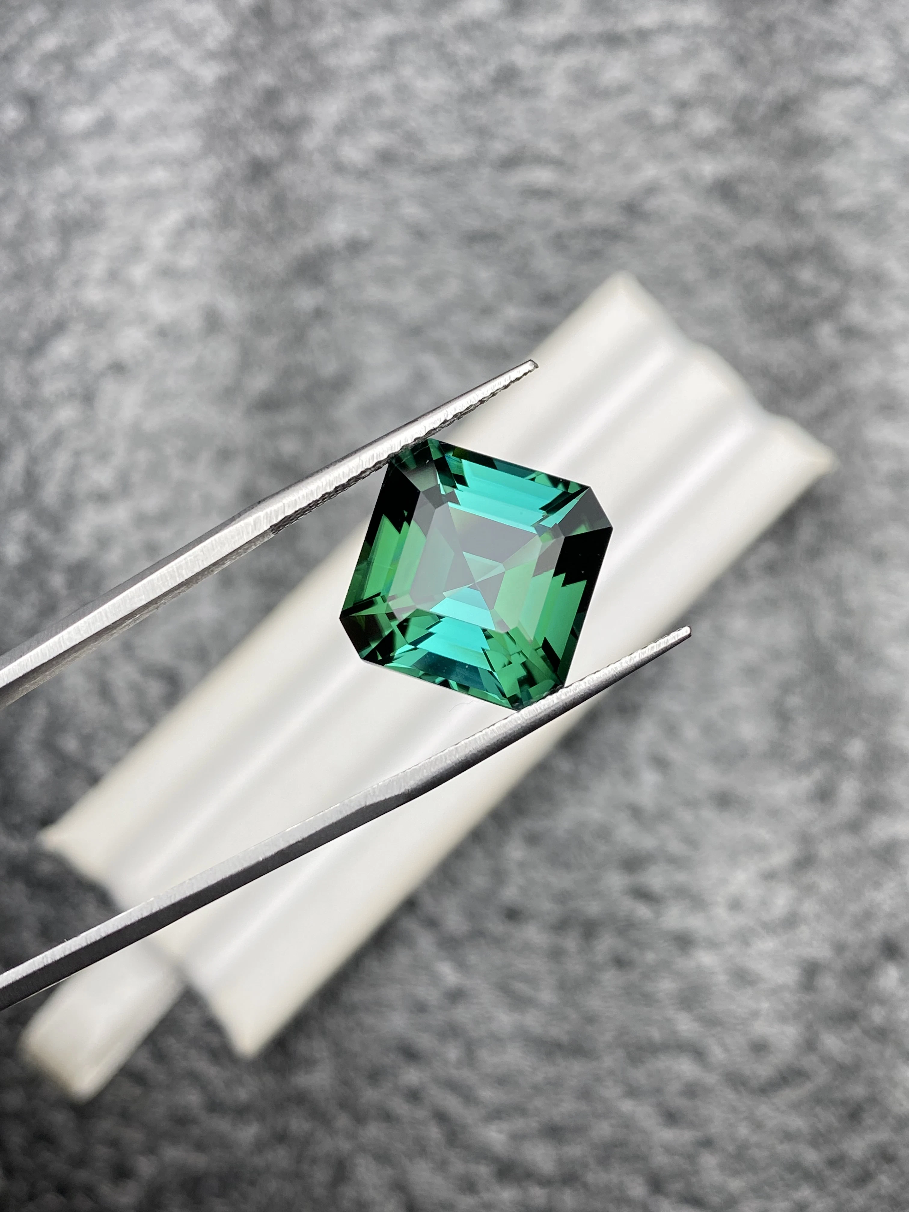 Indicolite Blue Tourmaline 12.41ct - 13mm (TB0224)
