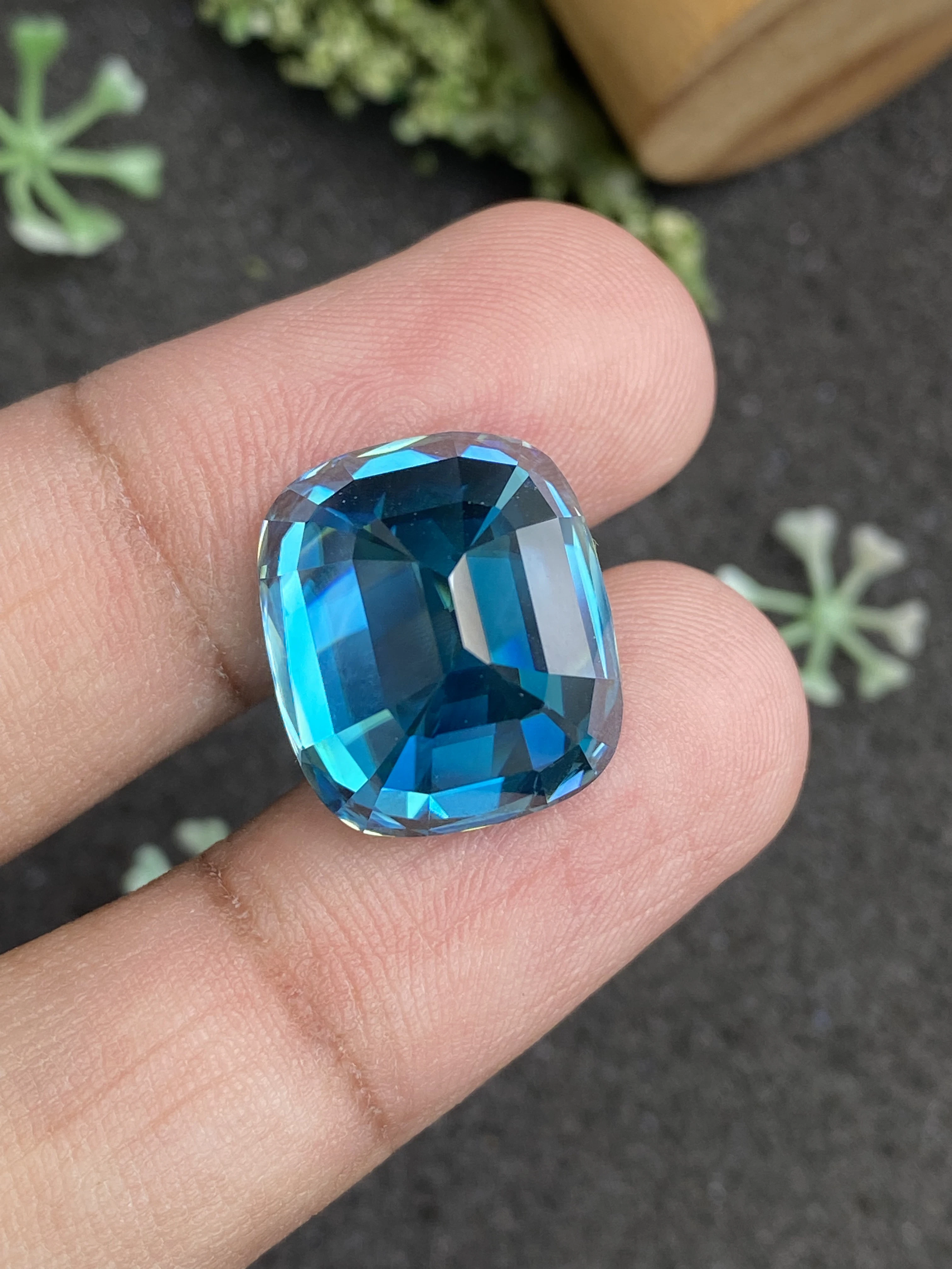 Blue Zircon 32.18ct (ZI0523)