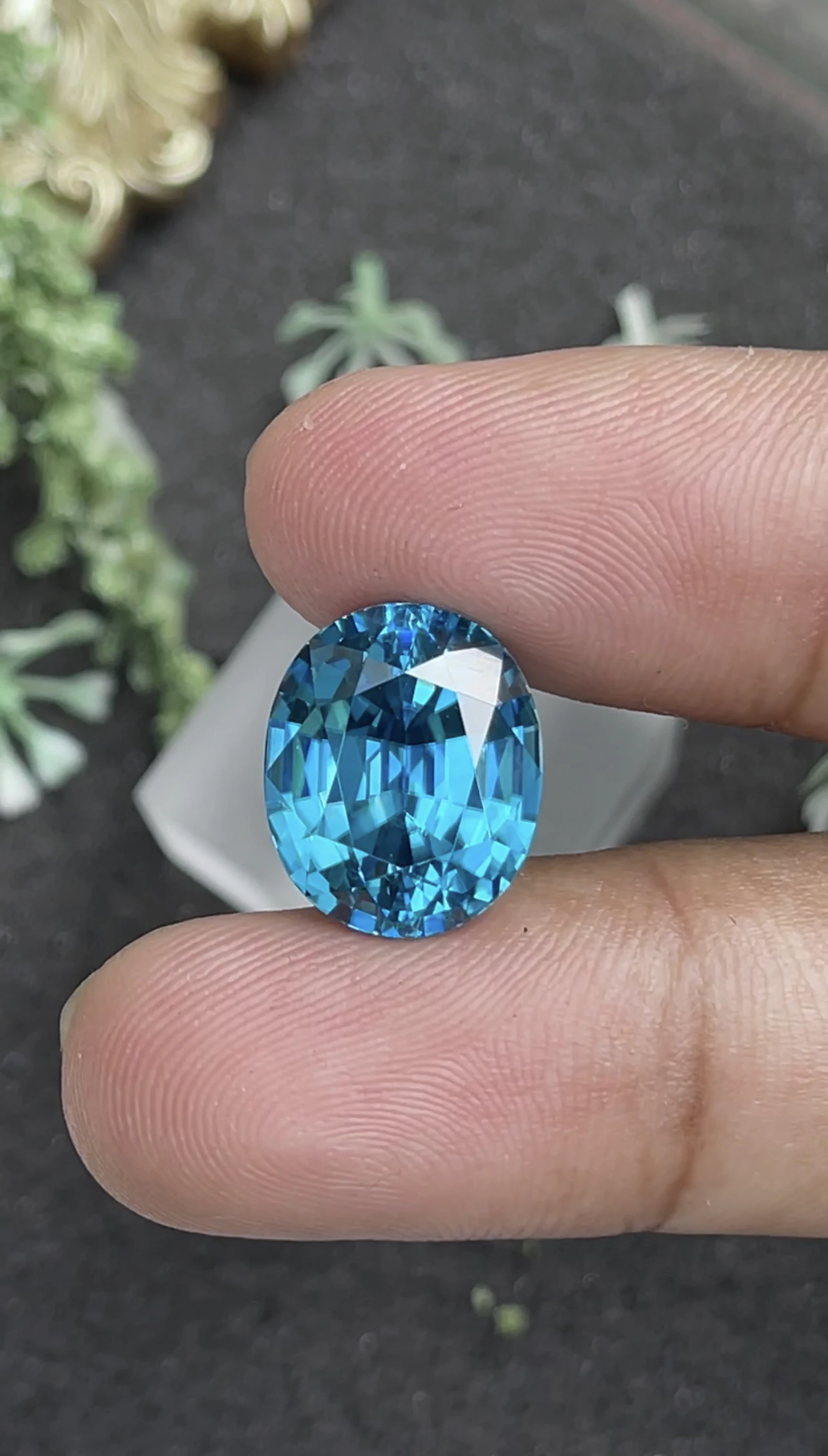 Blue Zircon 19.91ct (ZI0527)