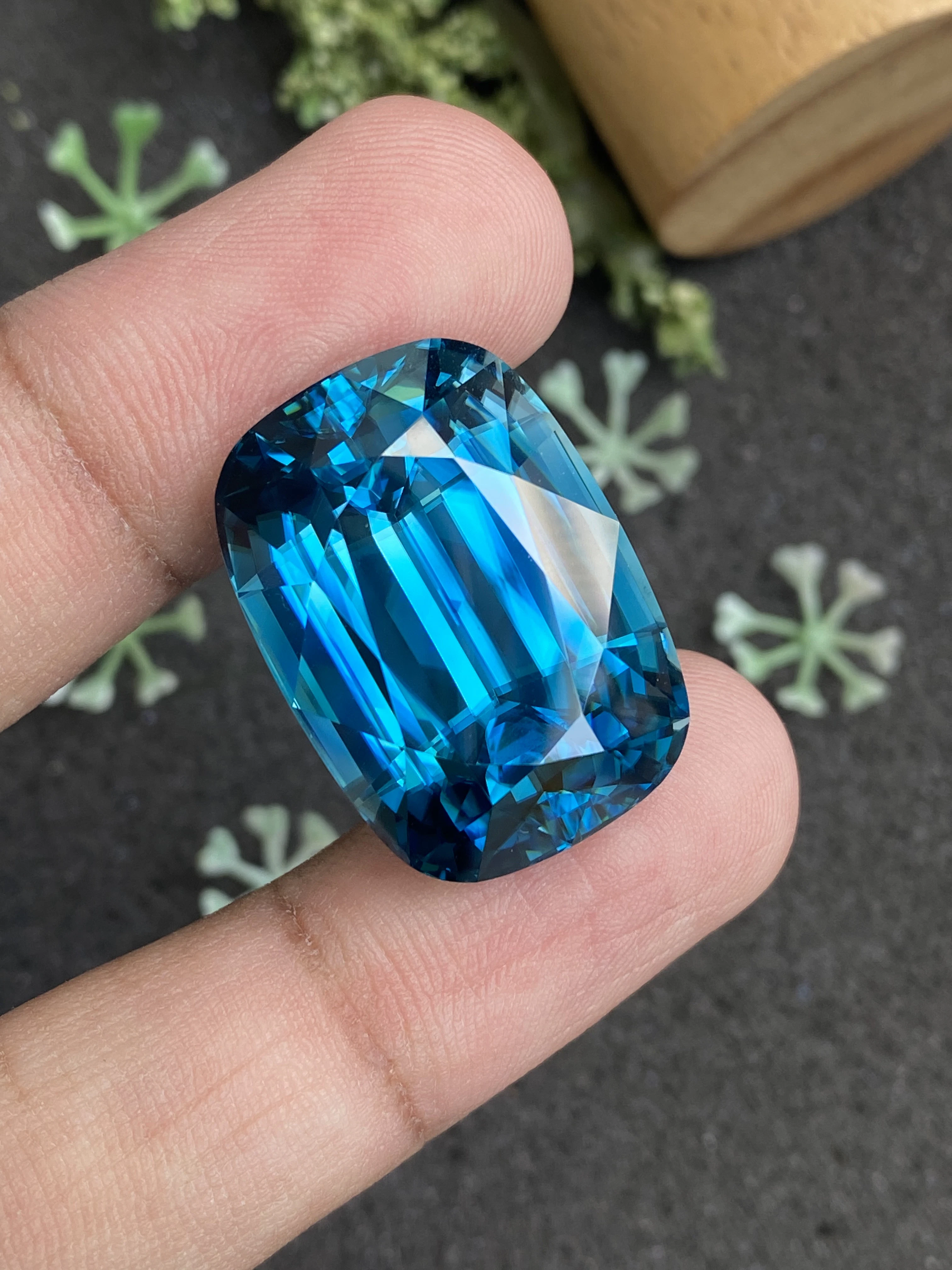 Blue Zircon 82.94ct (ZI0533)