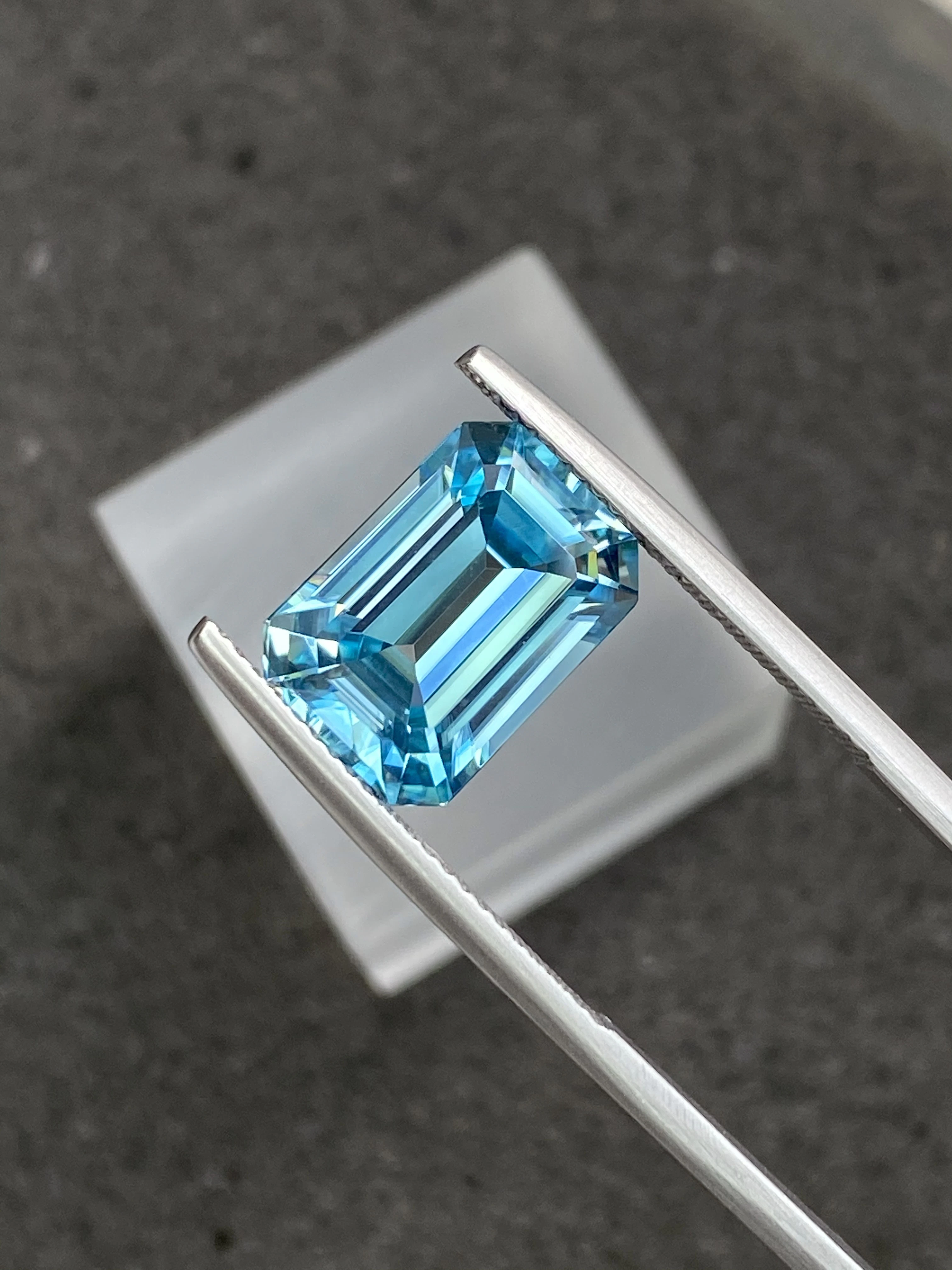 Blue Zircon 8.26ct (ZI0745)