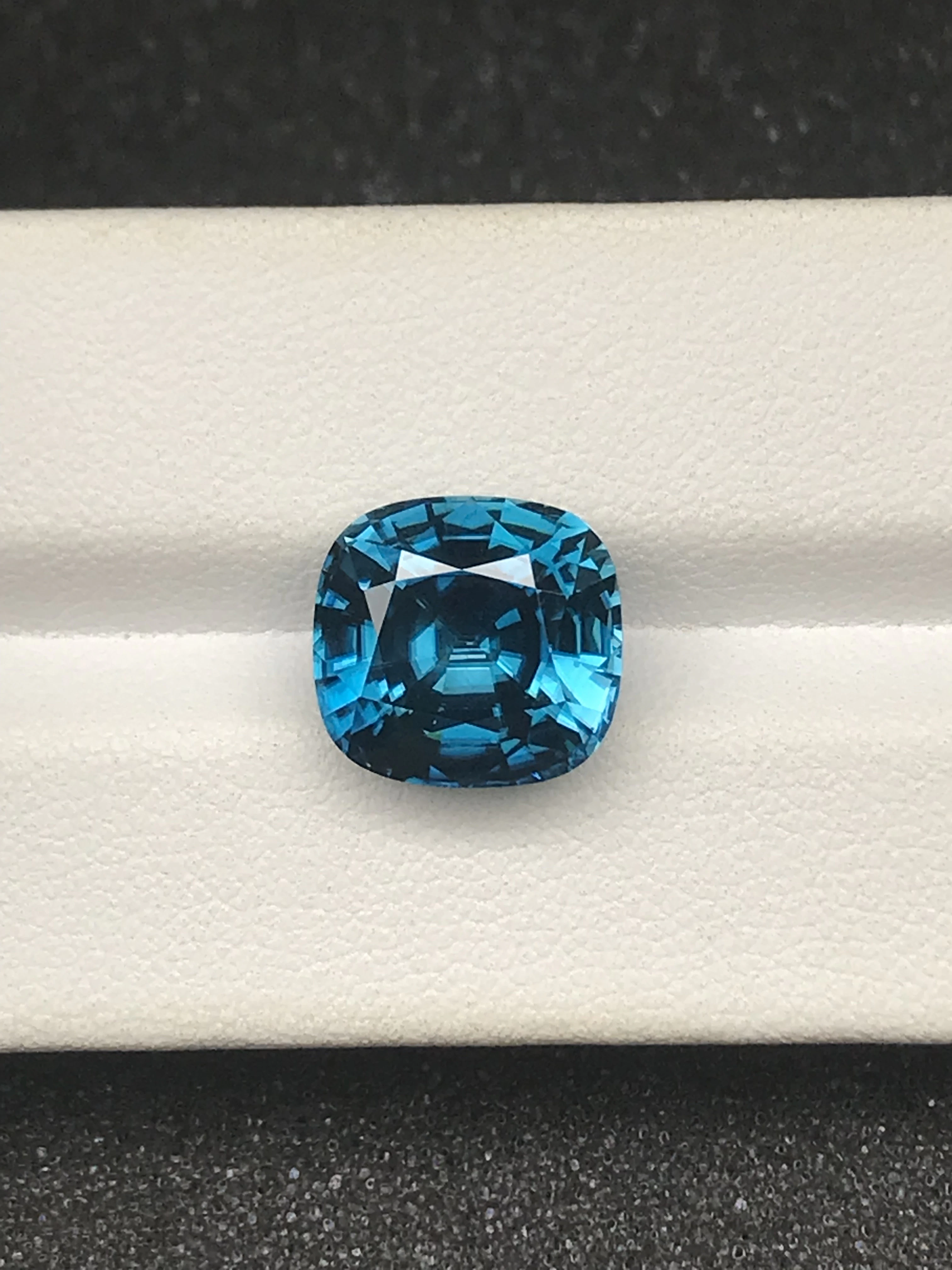Blue Zircon 10.58ct - 11mm (ZI0749)
