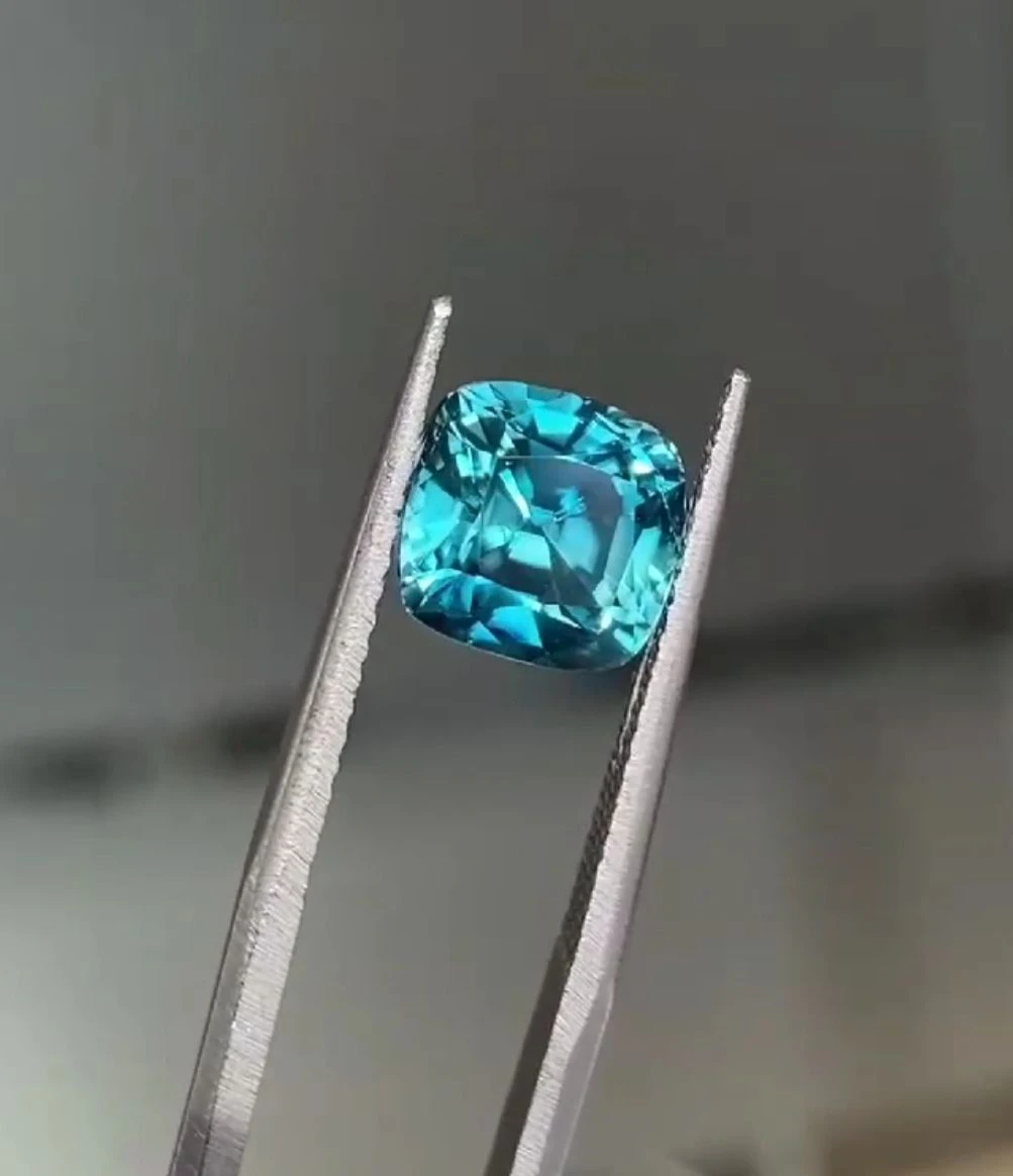 Blue Zircon 4.65ct - 8mm (ZI0878)