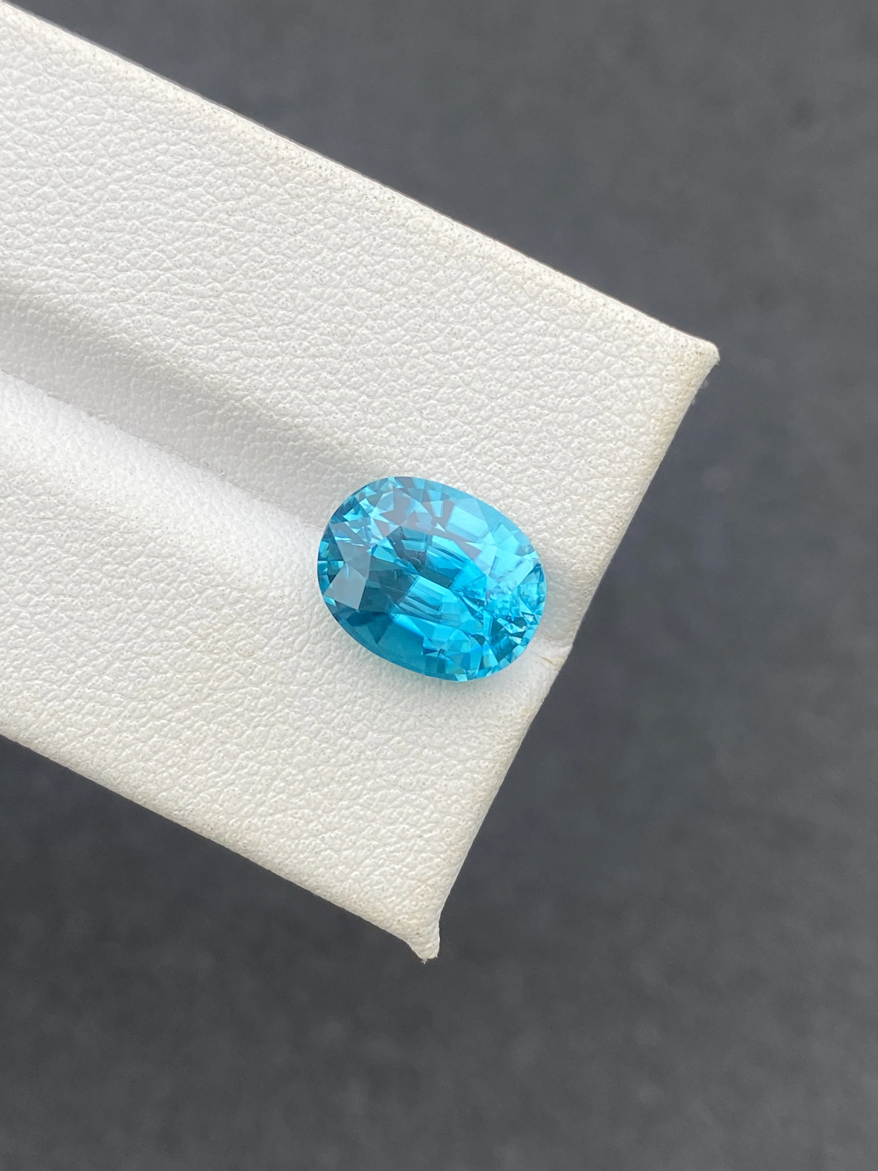 Blue Zircon 7.15ct - 11x9mm (ZI1019)