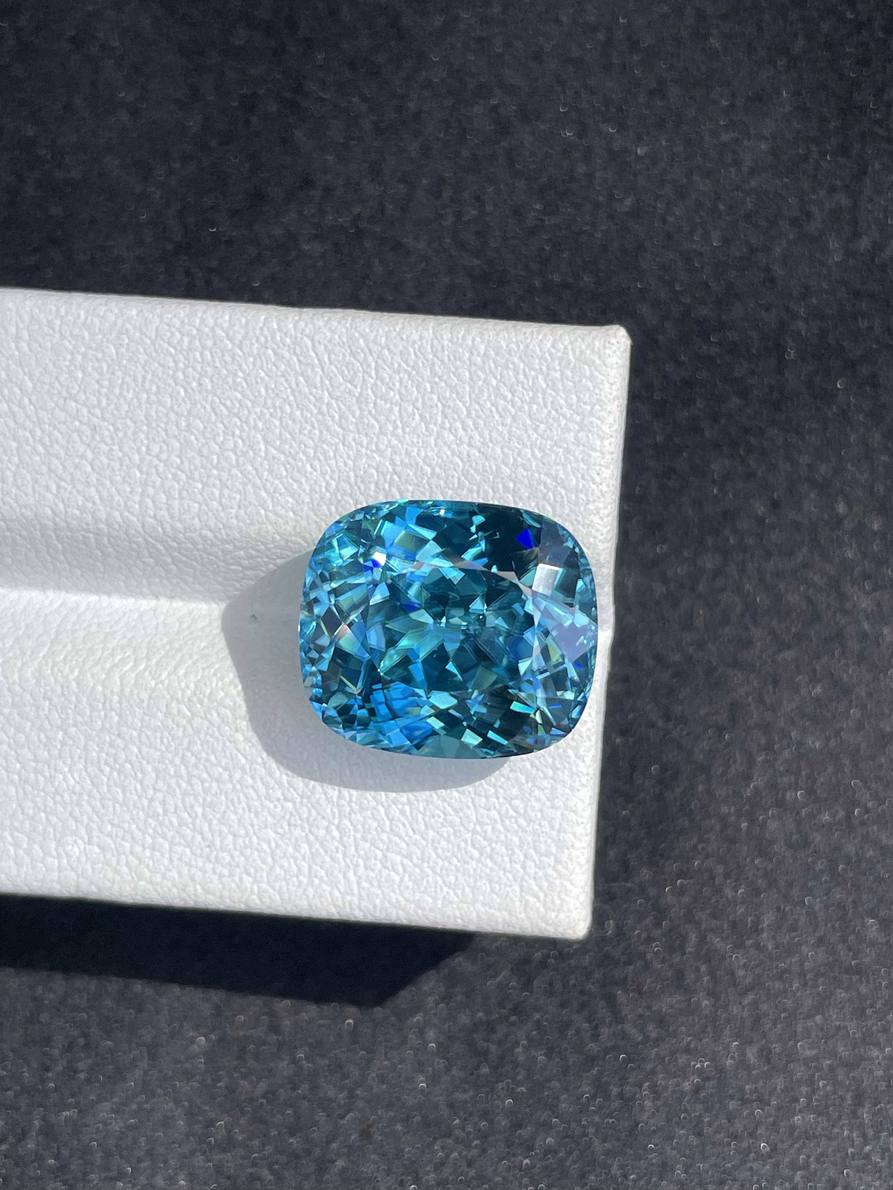 Blue Zircon 19.52ct - 15x13mm (ZI1031)
